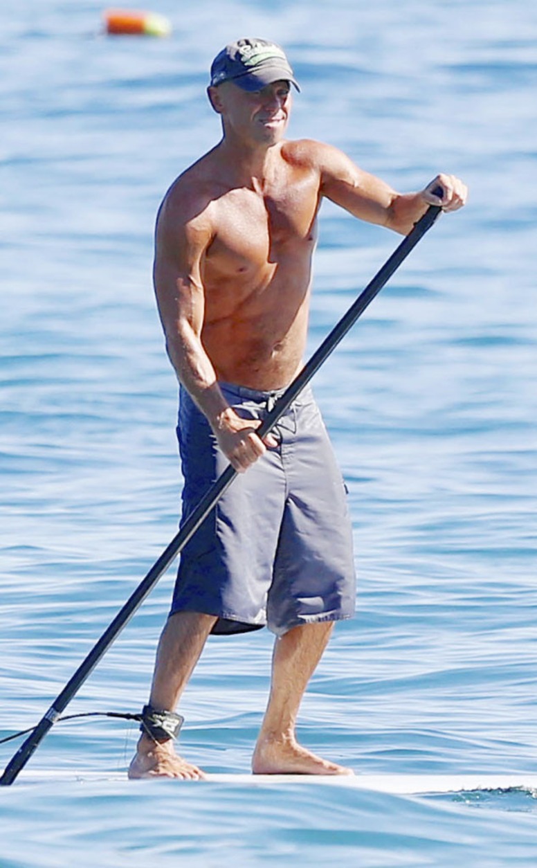 Kenny Chesney, Paddleboard