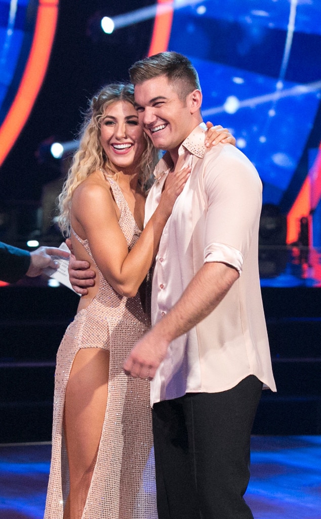 ลูกสาวของ Gleb Savchenko ของ DWTS มีปฏิกิริยาอย่างไรต่อ Brooks Nader Romance