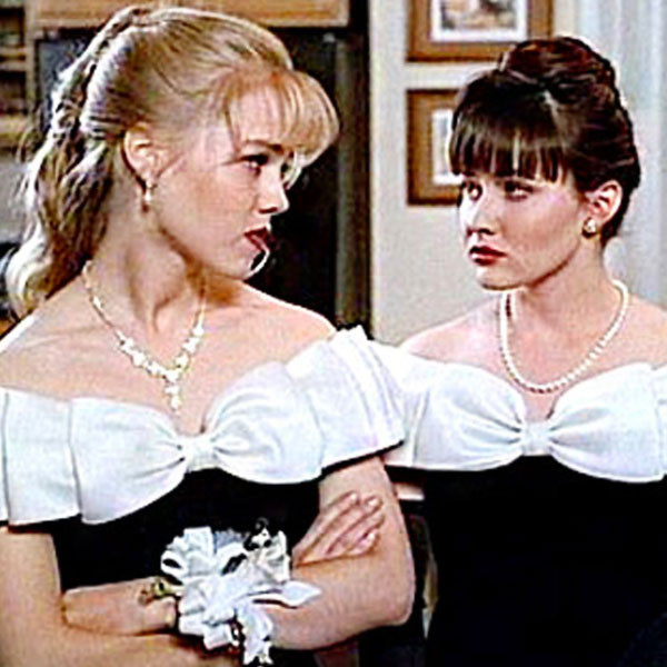 Beverly Hills 90210 Turns 25 Relive The Epic 1990s Fashion E Online Ca