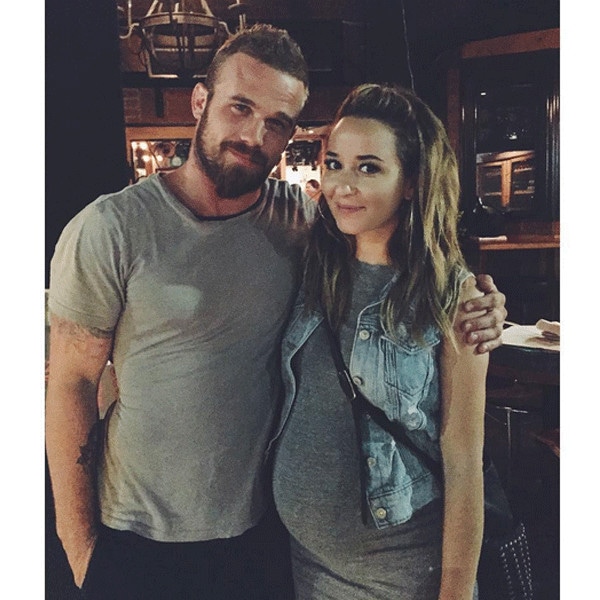 Cam Gigandet S Fiancee Flaunts Her Baby Bump In Bikini E Online