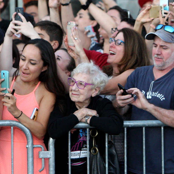 Phone-Free Old Lady Reminds World to The Moment - E! Online
