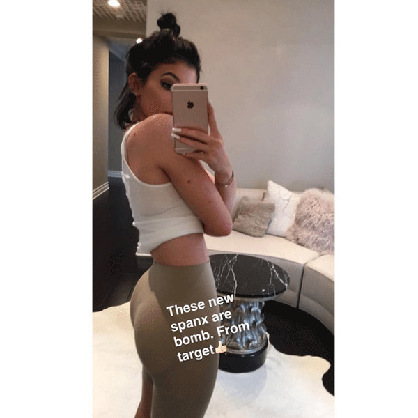 https://akns-images.eonline.com/eol_images/Entire_Site/201595/rs_600x600-151005192614-600-kylie-jenner-instagram-mv-10515.jpg?fit=around%7C1200:1200&output-quality=90&crop=1200:1200;center,top