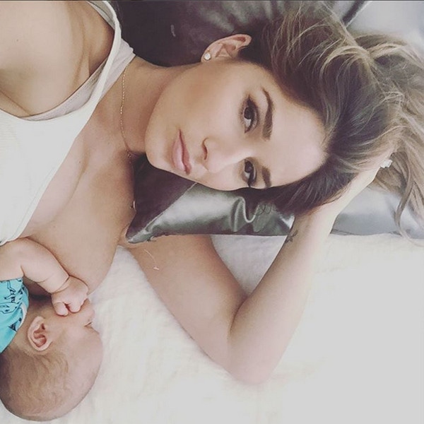 Jessie James Decker, Breastfeeding, Instagram