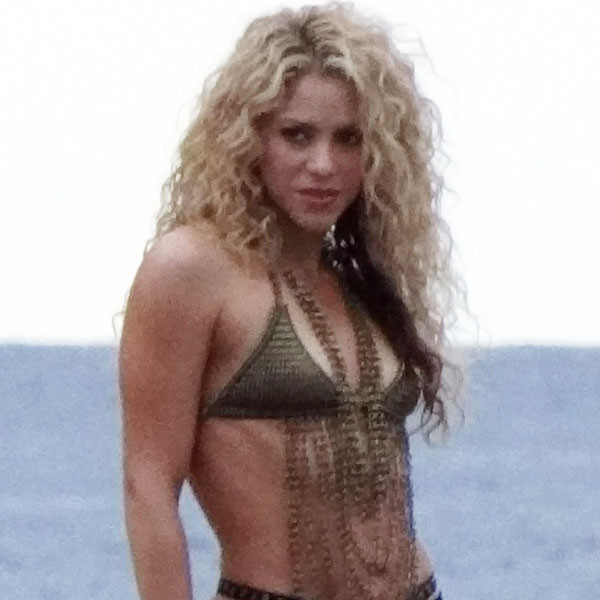 shakira abs after baby