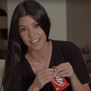 Videnskab band spray Kourtney Kardashian Eats Kit Kats in the Weirdest Way Thanks to Kim - E!  Online