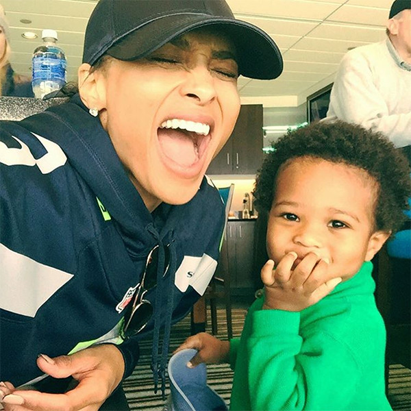 Ciara Posts First Flicks of Baby Future - The Source