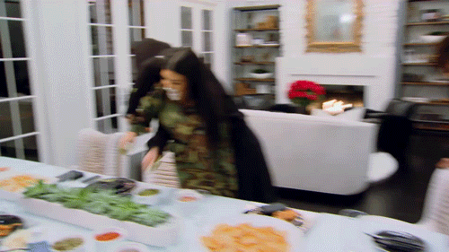 Kourtney Kardashian, Khloe Kardashian, GIF, Food Fight, KUWTK