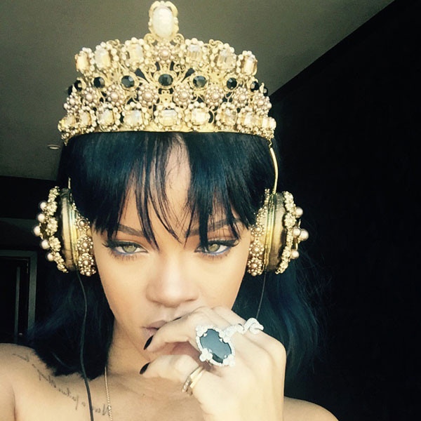 Rihanna, Twitter
