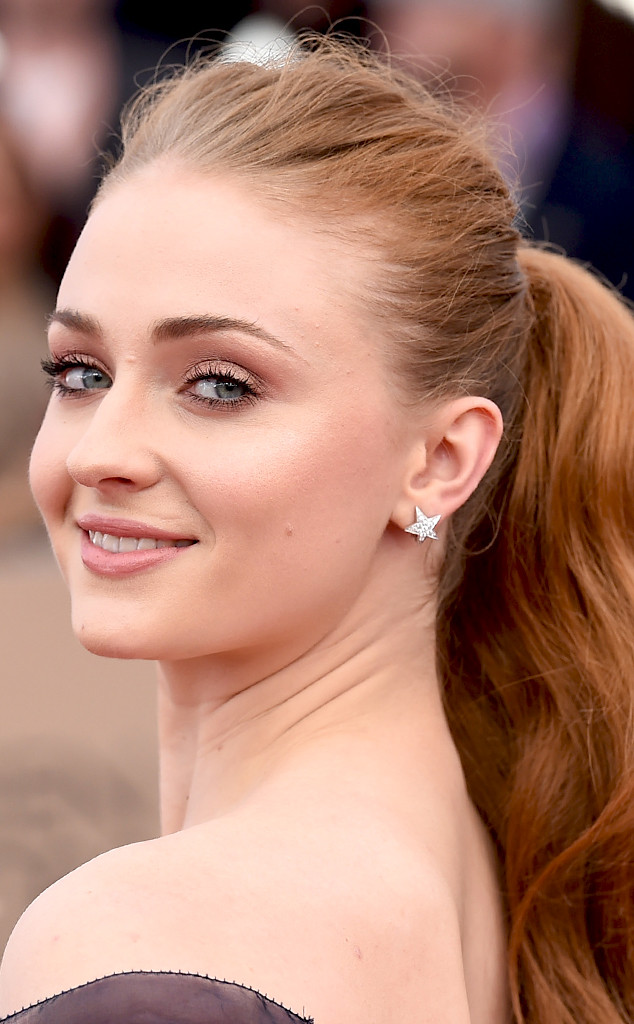 We Just Lost Our Hearts To Sophie Turner After A Glance At Her Pink Dress &  Pink Lips | IWMBuzz