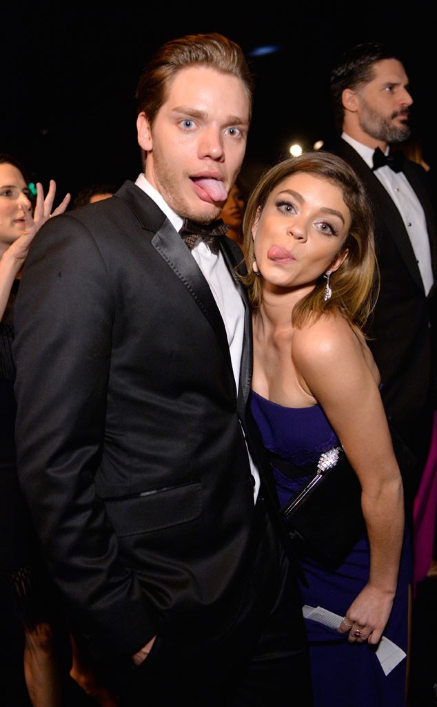 Dominic Sherwood & Sarah Hyland from SAG Awards 2016: Candid Moments ...