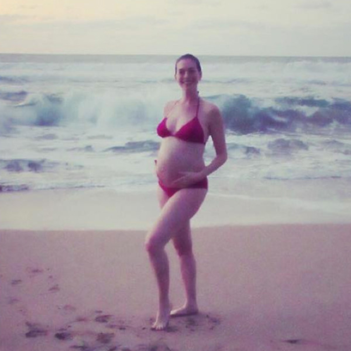 Anne hathaway kinder