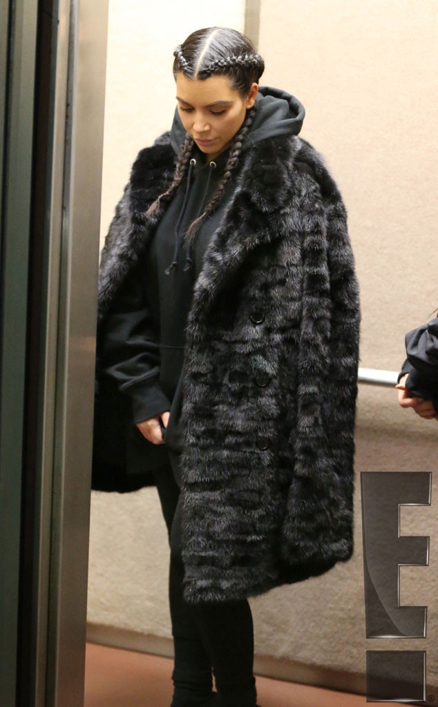 Kim Kardashian Makes Rare Public Appearance 1 Month After Giving Birth ...