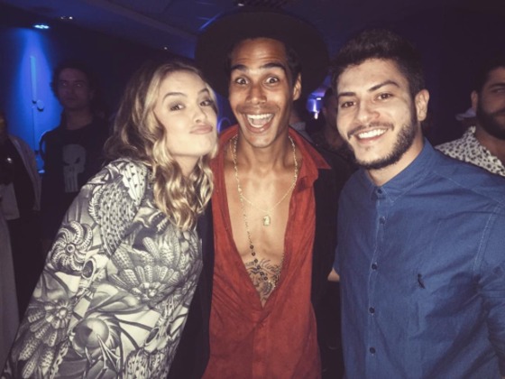 Micael Borges Posa Com Arthur Aguiar E Lua Blanco E Leva Fas A Loucura E Online Brasil Micael Borges Posa Com Arthur Aguiar E Lua Blanco E Leva Fas A Loucura E Online Brasil