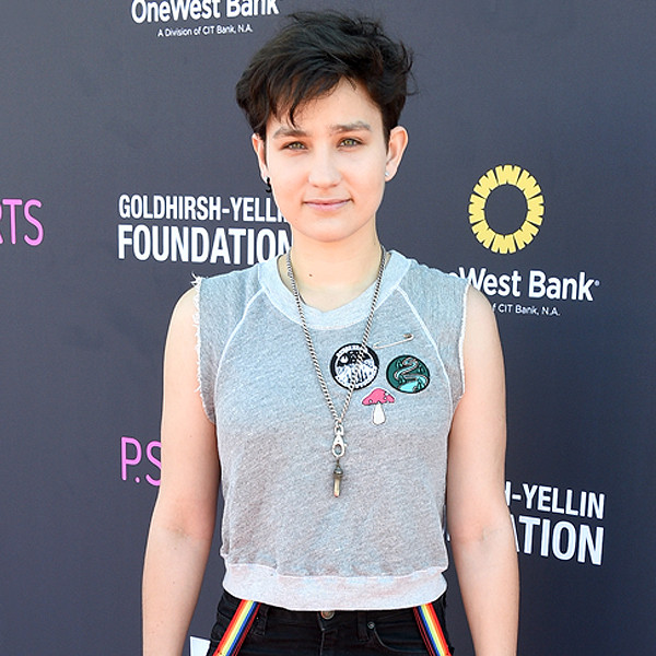 Scream Star Bex Taylor Klaus Comes Out As Gay E Online