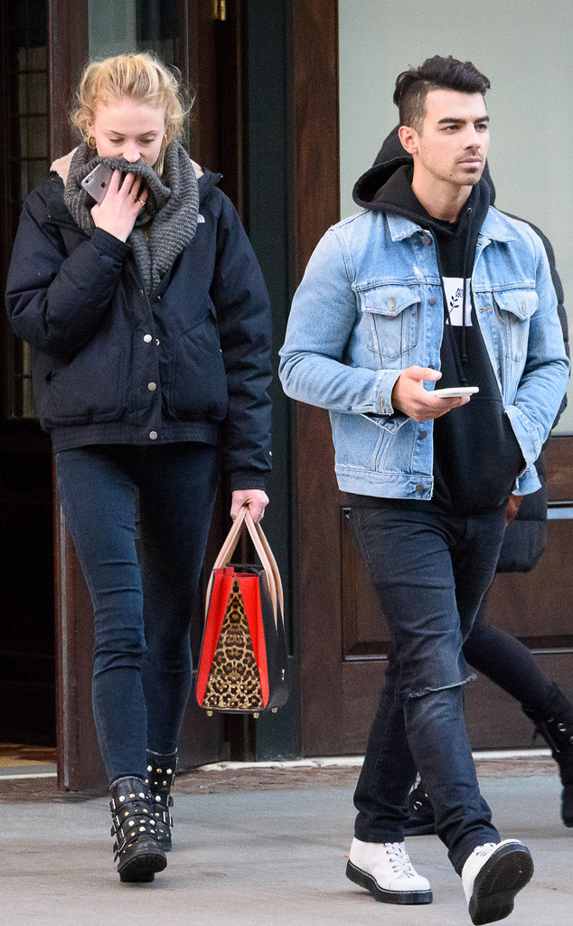 Joe Jonas & Fiancee Sophie Turner Arrive in New York City Together