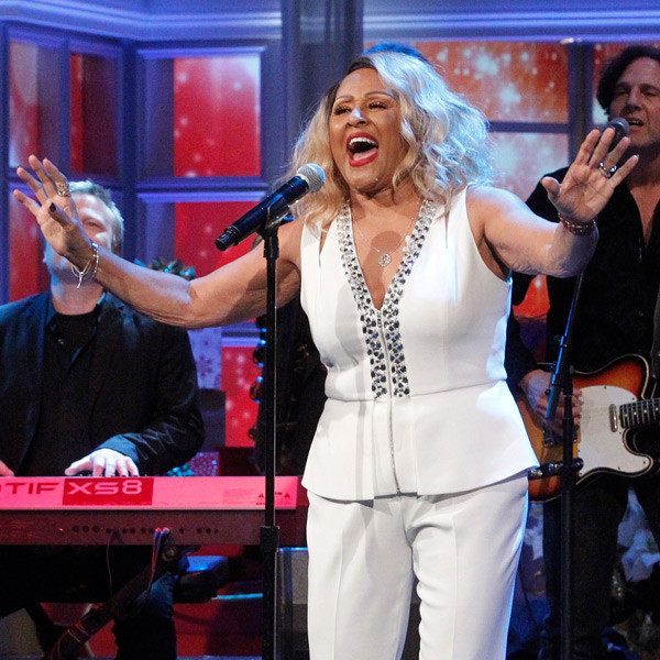Darlene Love's Annual Holiday Performance Continues on The View E! Online