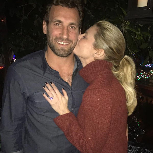 Erin Andrews Flashes Her Engagement Ring From Jarret Stoll In Photo Taken After Disneyland