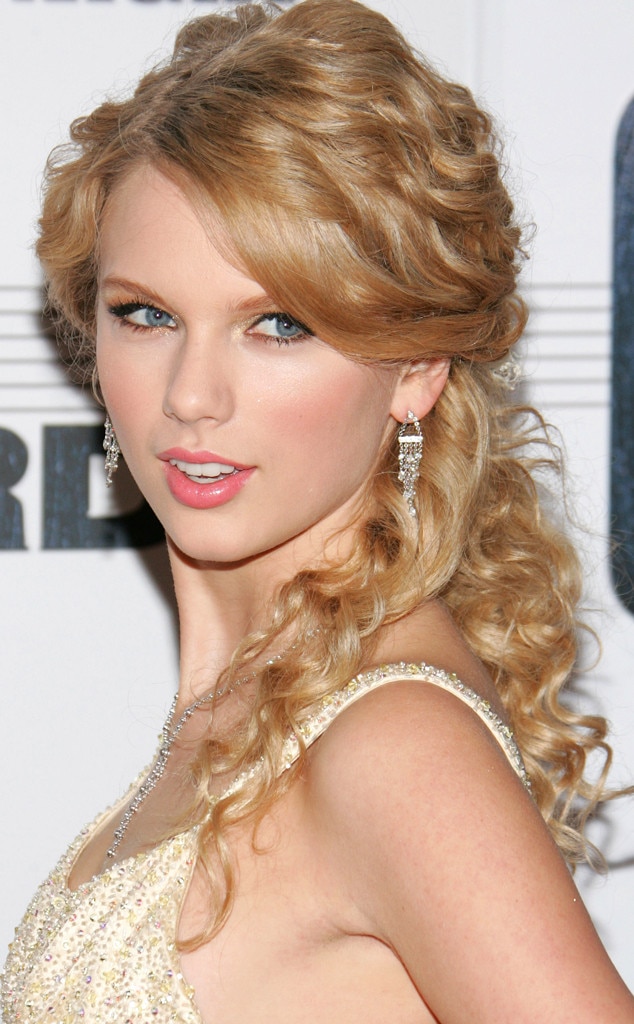 2007 From Taylor Swift S Hair Evolution E News