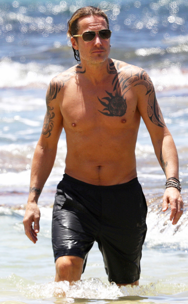 Keith Urban from Celeb Hunks on the Beach | E! News