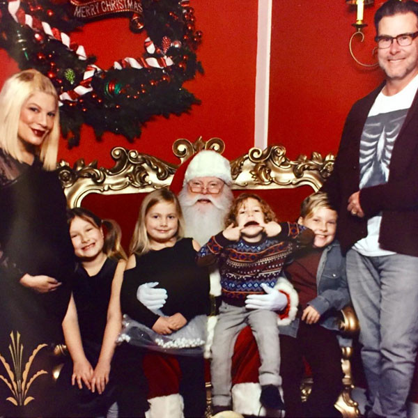 Tori Spelling & Dean McDermott from Celebrity Christmas Cards | E! News