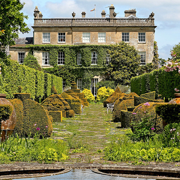 A Look at Some of the Most Regal Royal Real Estate E! Online UK