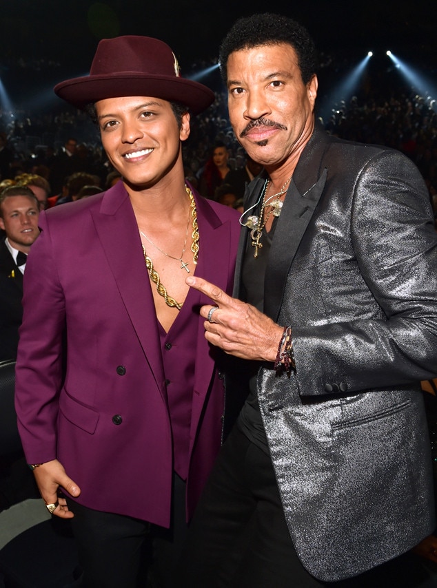 Bruno Mars & Lionel Richie from Grammys 2016 Candid Moments | E! News