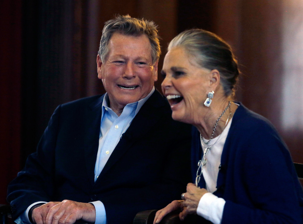 Love Story's Ali MacGraw and Ryan O'Neal Reunite at Harvard Over 45 ...