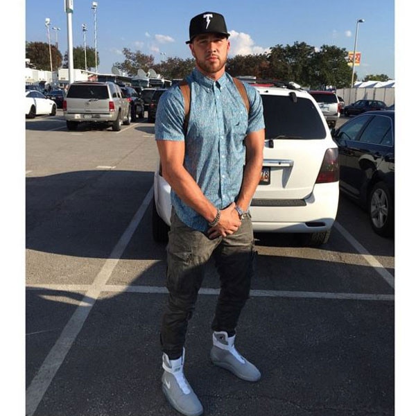 travis kelce no shirt