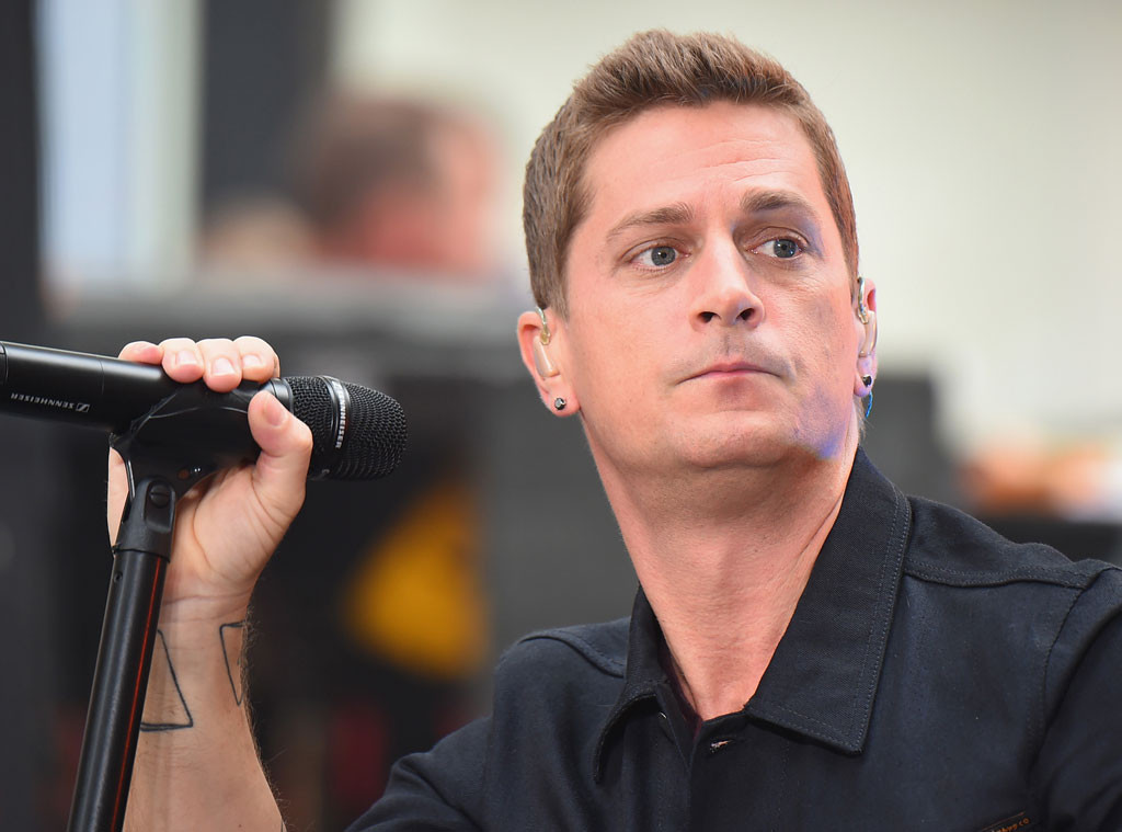 Rob Thomas Apologizes After Making ''Racist'' Joke During Concert