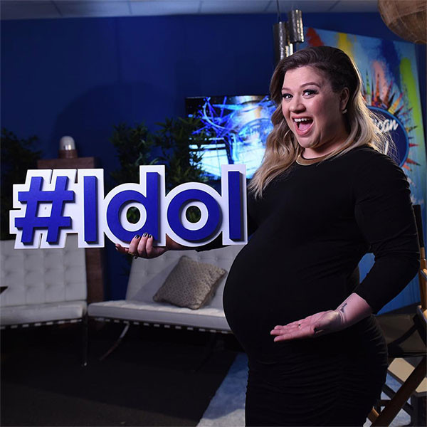 Kelly Clarkson (and Her Baby Bump) Pumped for Idol Return