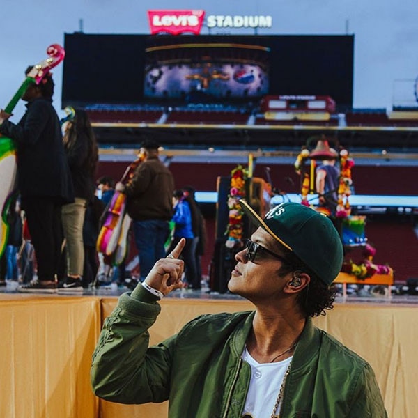Bruno Mars, Super Bowl, Instagram