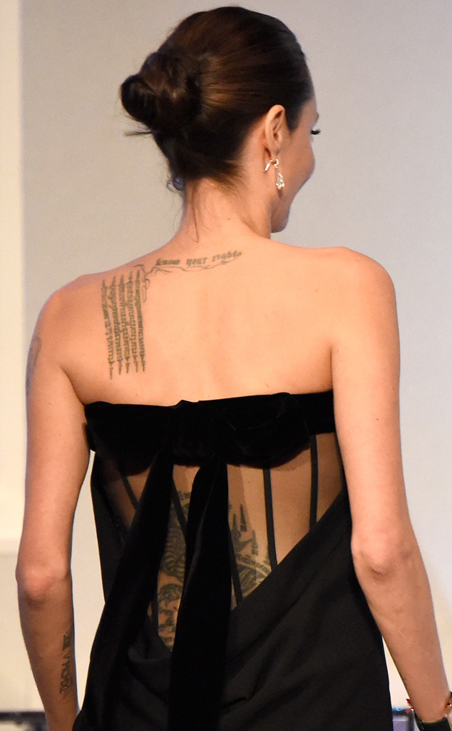 Decouvrez Les Nouveaux Gros Tatouages D Angelina Jolie E Online France