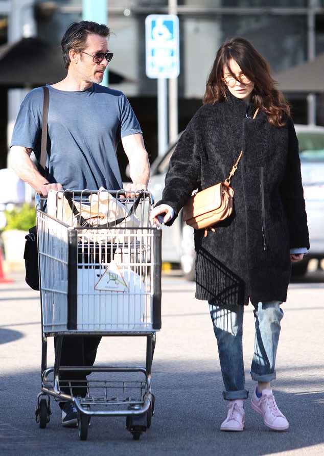 GoT's Carice van Houten &amp; Guy Pearce Expecting Baby E! News Australia