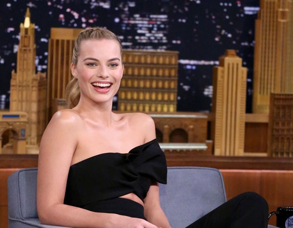 Bare-Shouldered Beauty from Margot Robbie's Best Looks | E! News