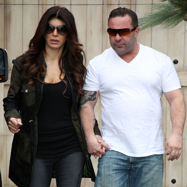 Teresa Giudice Visits Joe Giudice in Prison for the First Time E! Online(00)