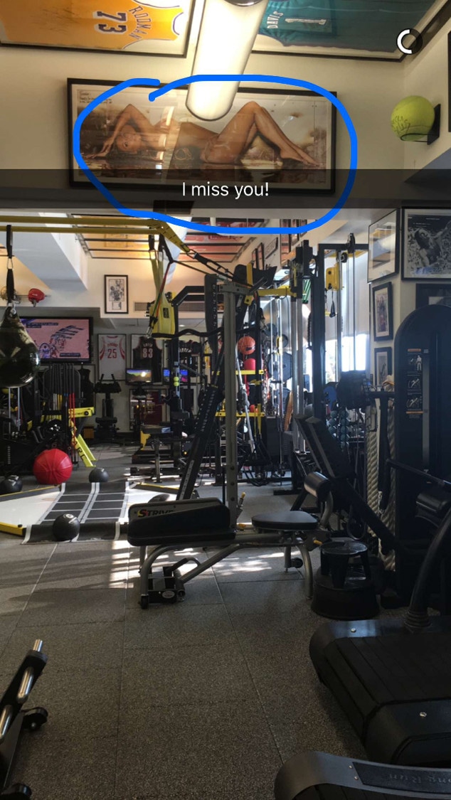 Kim Kardashian, Snapchat Photo, Gym