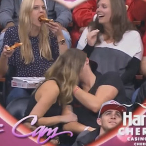 We Found The Sexiest Kiss Cam Moment Ever E Online