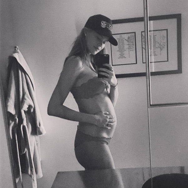 Behati Prinsloo, Pregnant, Baby Bump