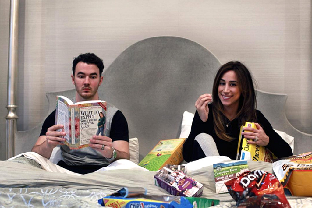 Kevin Jonas And Wife Danielle Expecting Baby No 2 E Online