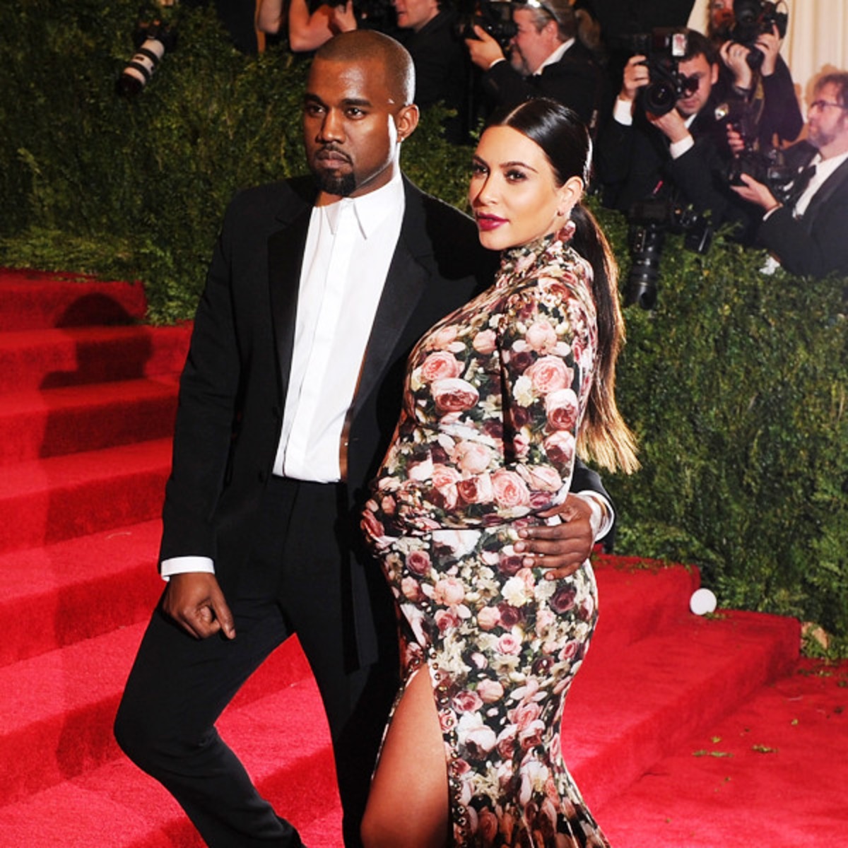 Kim kardashian pregnant met gala dress Clearance