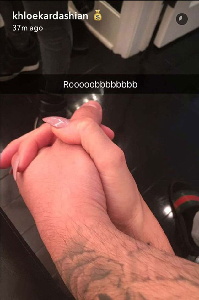 Sibling Solidarity Khloe And Rob Hold Hands In Rare Pic E Online Ca