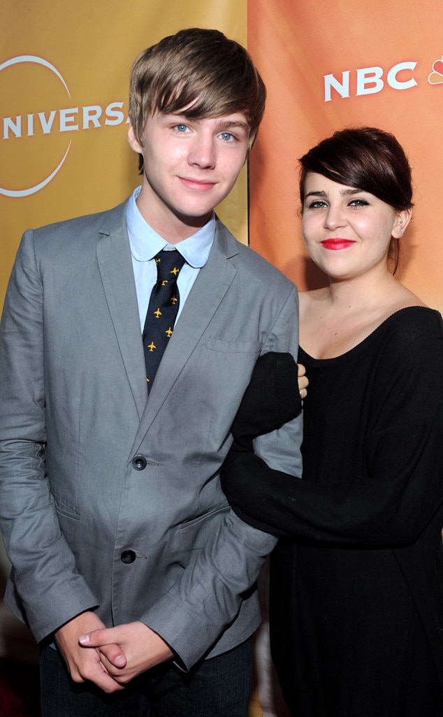 Miles Heizer & Mae Whitman from Celebrity Roommates E! News