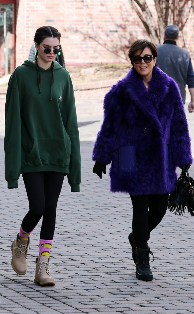 Kim Kardashian Plays Paparazzi During Family Vacation In Vail E Online