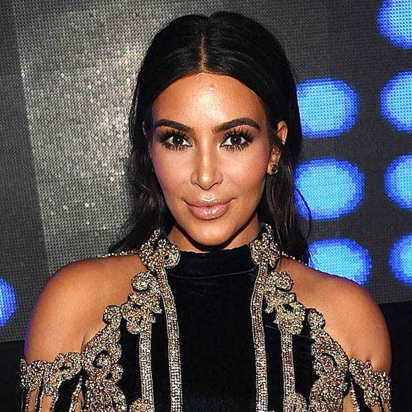 Kim Kardashian Encounters Plane Trouble On Way To Las Vegas E Online