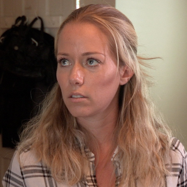 Kendra Wilkinson Tries To Reunite Her Estranged Brother And Dad E Online Uk