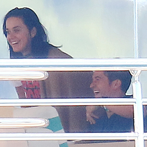 Look away Katy Perry! Selena Gomez and Orlando Bloom get cosy in