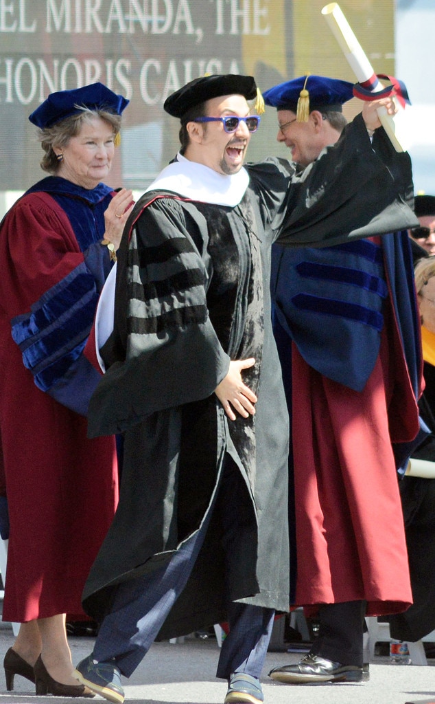 Glen Powell kehrt an das College der University of Texas in Austin zurück