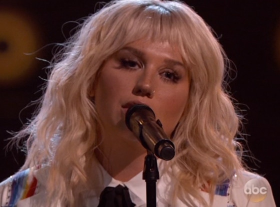 Kesha, 2016 Billboard Music Awards