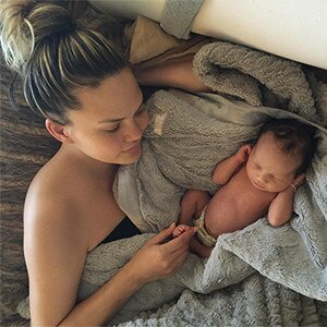 [https://akns-images.eonline.com/eol_images/Entire_Site/201648/rs_300x300-160508100934-300-chrissy-teigen-baby-luna-instagram-050816.jpg?fit/u003daround%7C1200:1200/u0026output-quality/u003d90/u0026crop/u003d1200:1200