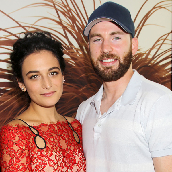 Chris Evans & Jenny Slate Make Red Carpet Debut as a Couple - E! Online